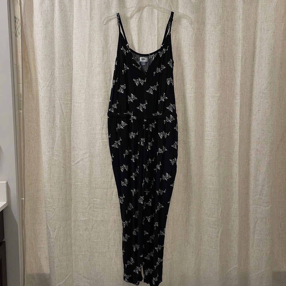 Old Navy, black and white jumpsuit medium